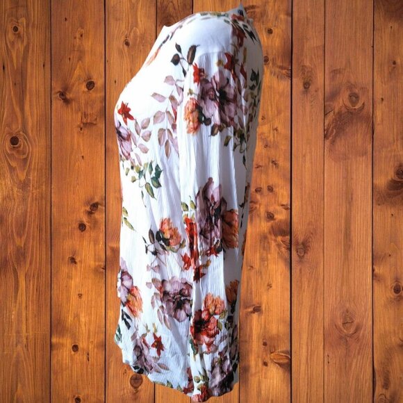 Staccato Women's Large Long Sleeve Floral Blouse with Crochet Lace Back Accents - Picture 5 of 7